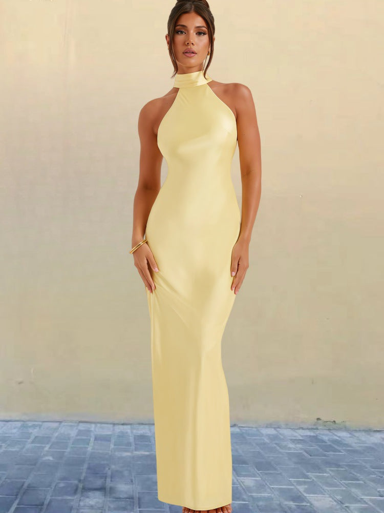 Elegantes Satin-Maxikleid mit Halter-Ausschnitt