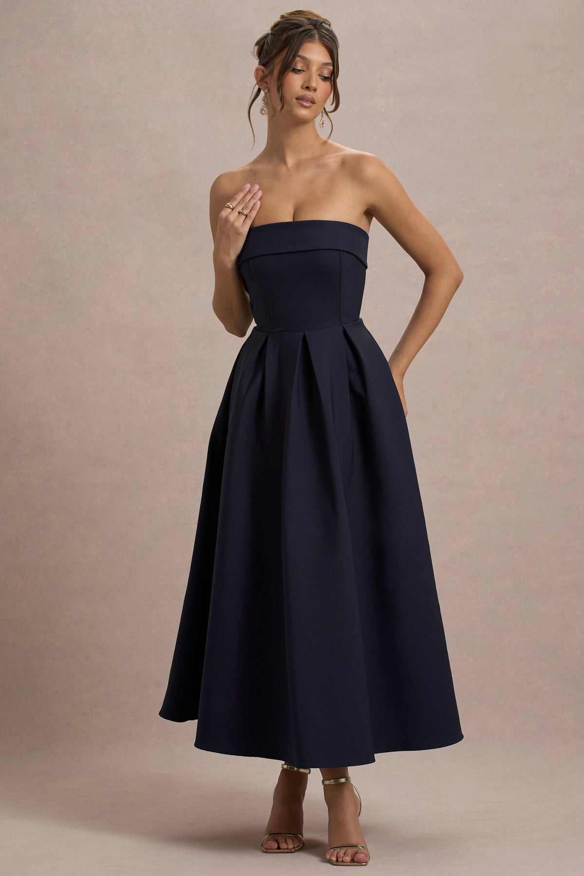 Stilvolles Midi-Kleid mit Schulterfreiem Ausschnitt