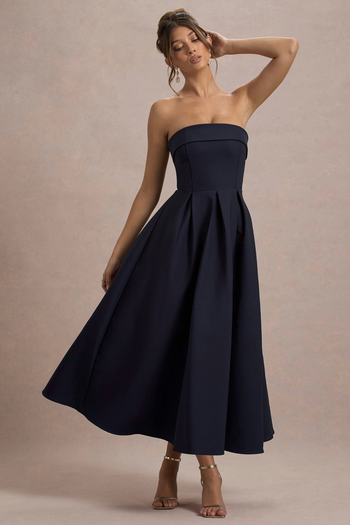 Stilvolles Midi-Kleid mit Schulterfreiem Ausschnitt