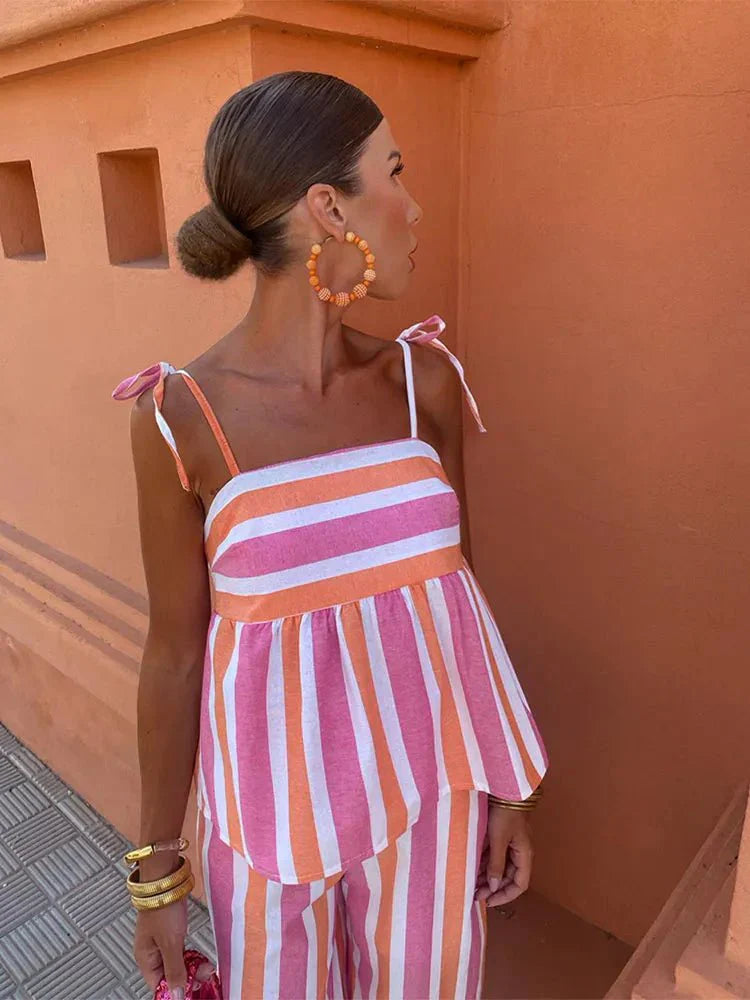 Gestreiftes Sommer-Set mit weiter Hose