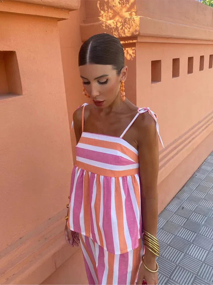 Gestreiftes Sommer-Set mit weiter Hose