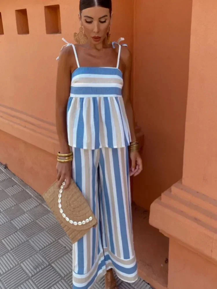 Gestreiftes Sommer-Set mit weiter Hose