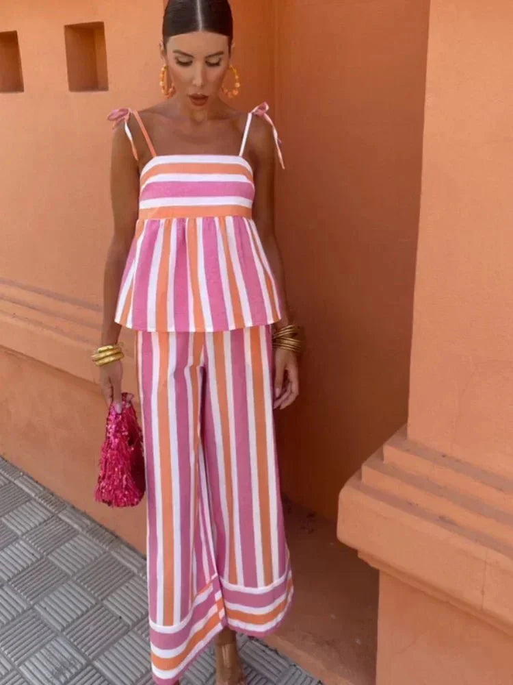 Gestreiftes Sommer-Set mit weiter Hose