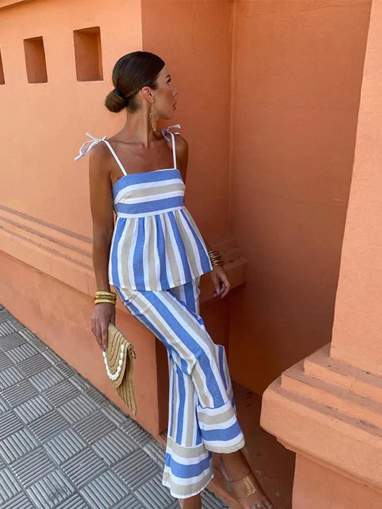 Gestreiftes Sommer-Set mit weiter Hose