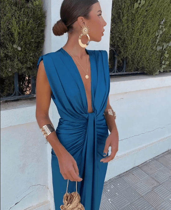 Elegantes Abendkleid mit tiefem V-Ausschnitt