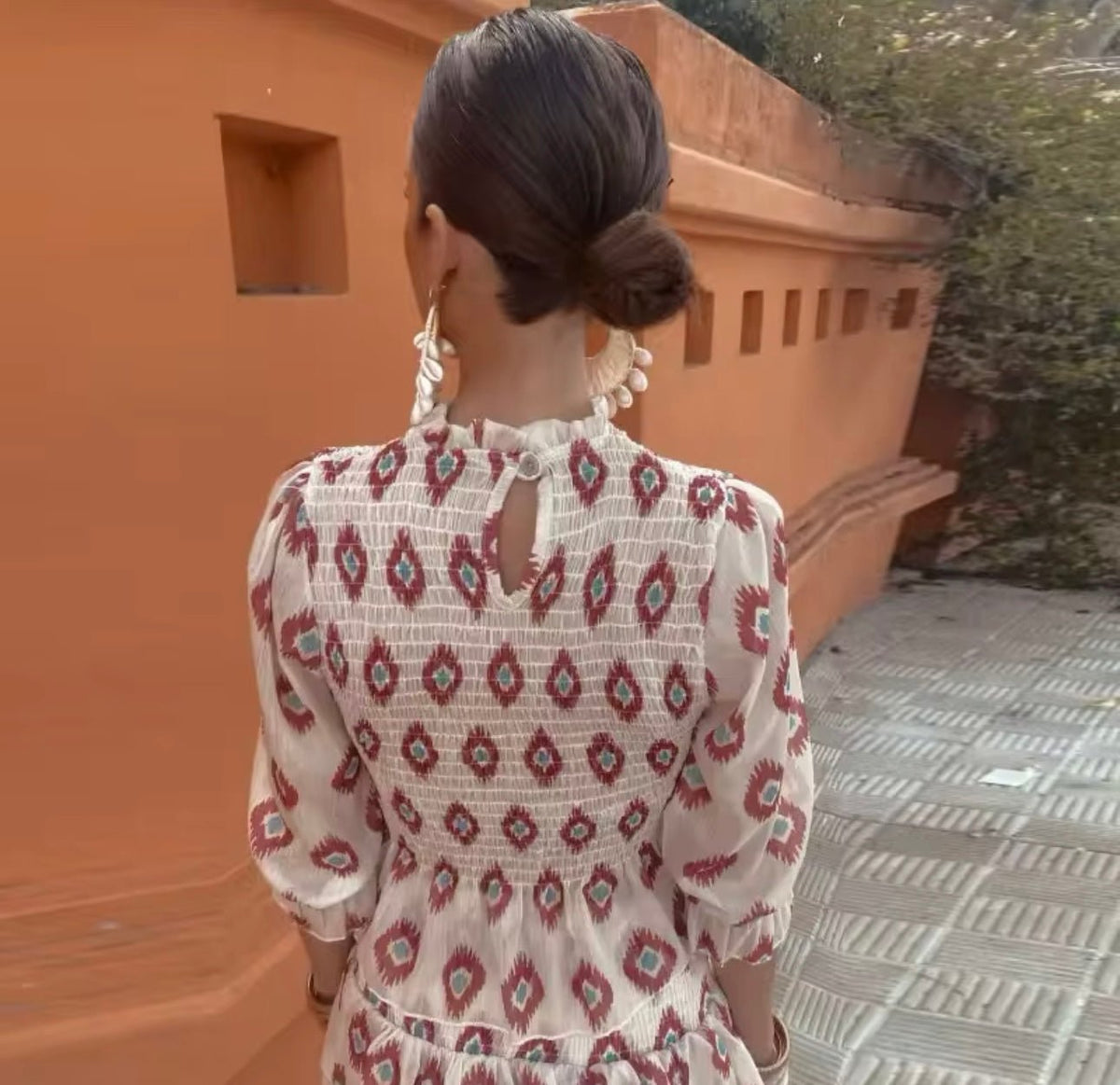 Elegantes Kleid mit Plissee-Details