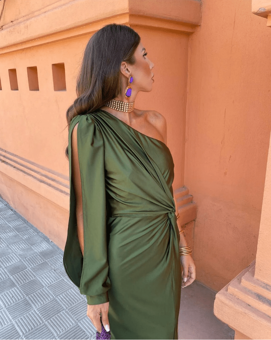 Elegantes Abendkleid mit Knotendetail