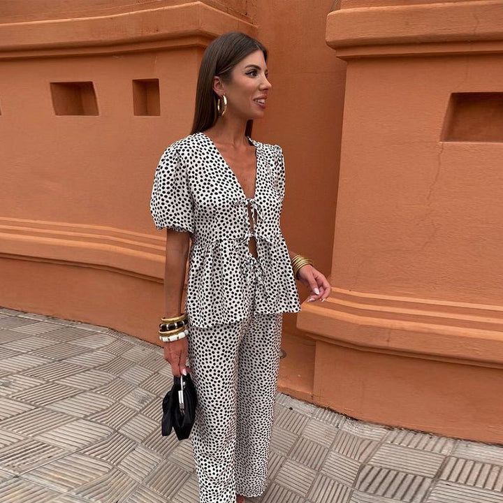 Elegantes Sommer-Set mit V-Ausschnitt