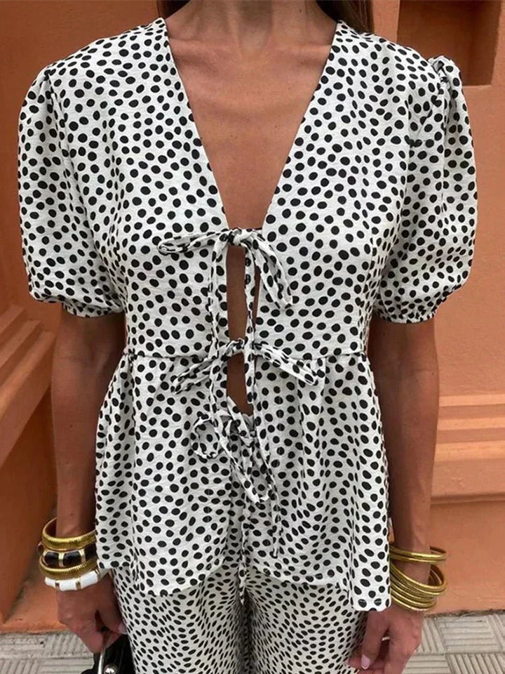 Elegantes Sommer-Set mit V-Ausschnitt