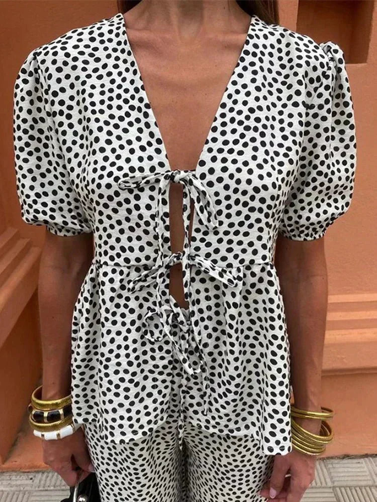 Elegantes Sommer-Set mit V-Ausschnitt