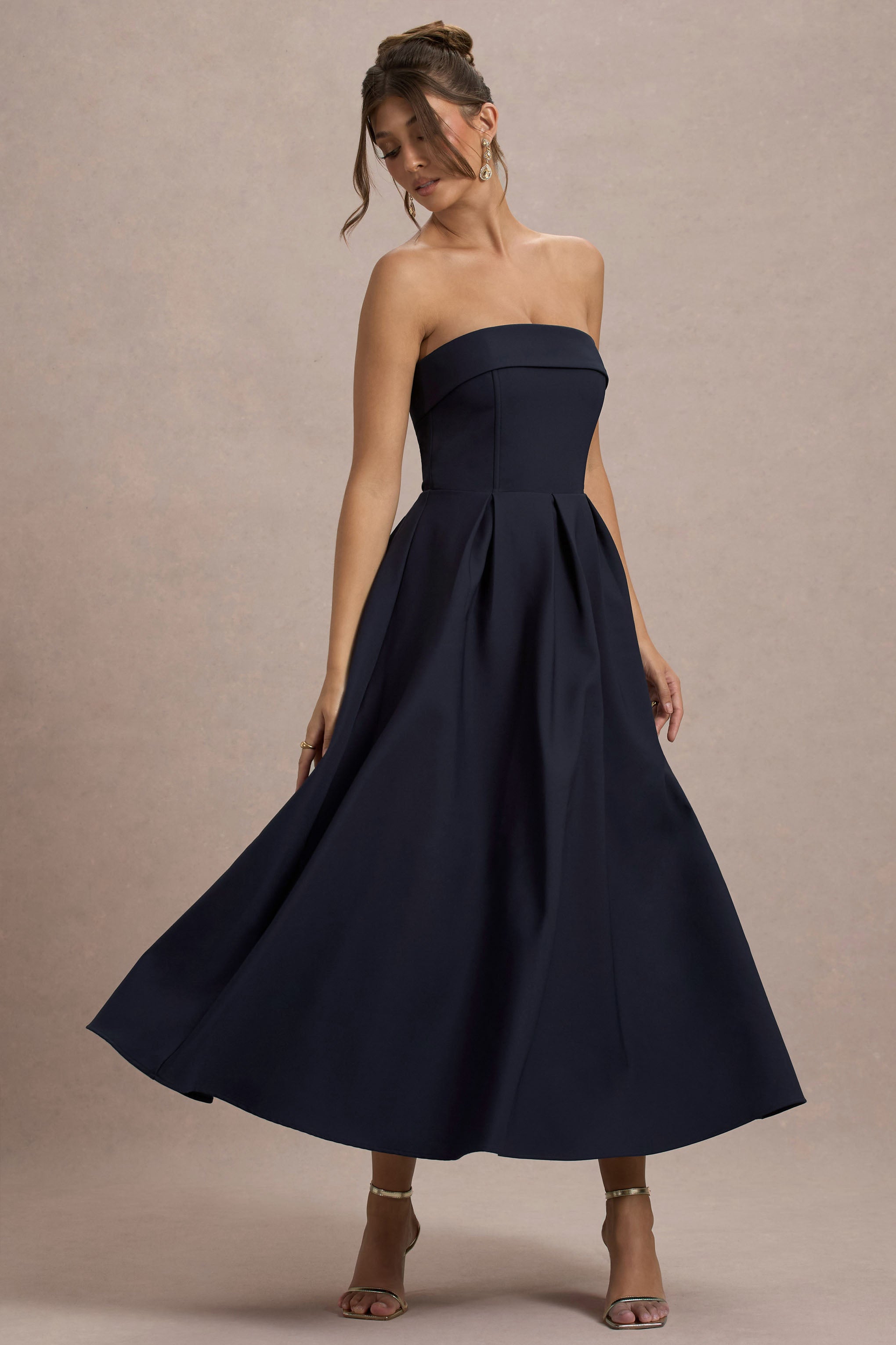 Stilvolles Midi-Kleid mit Schulterfreiem Ausschnitt